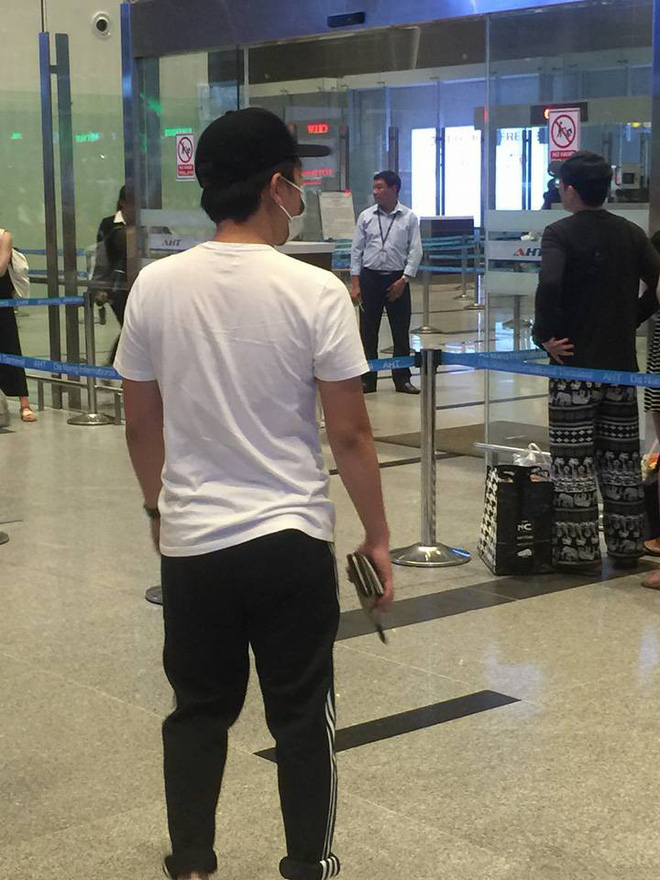 Vợ chồng Trường Giang - Nhã Phương bị bắt gặp ở sân bay, chuẩn bị đi nước ngoài hưởng tuần trăng mật?