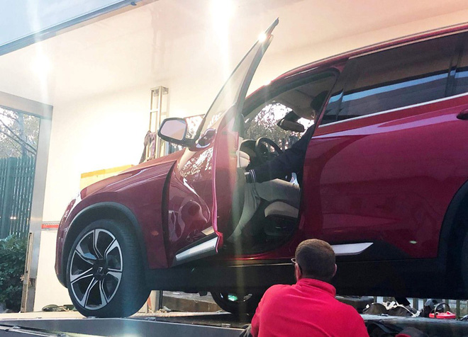 [Ảnh hot] Cận cảnh 2 chiếc xe VinFast được đưa lên sân khấu Paris Motor Show 2018