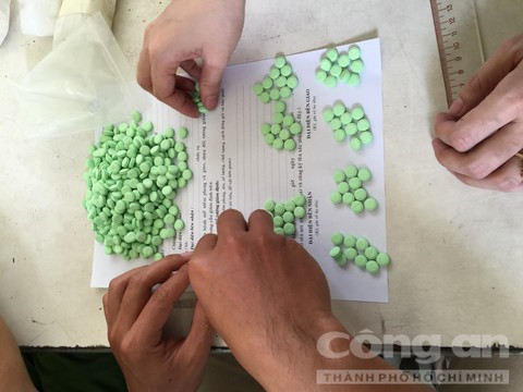 Bí kíp thu hút người đẹp của trùm thuốc lắc Tiến vua