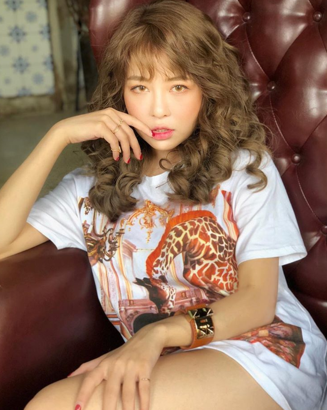 Trâm Anh mất điểm vì chuyển hướng sexy quá đà, đăng bài quảng cáo mọi lúc mọi nơi