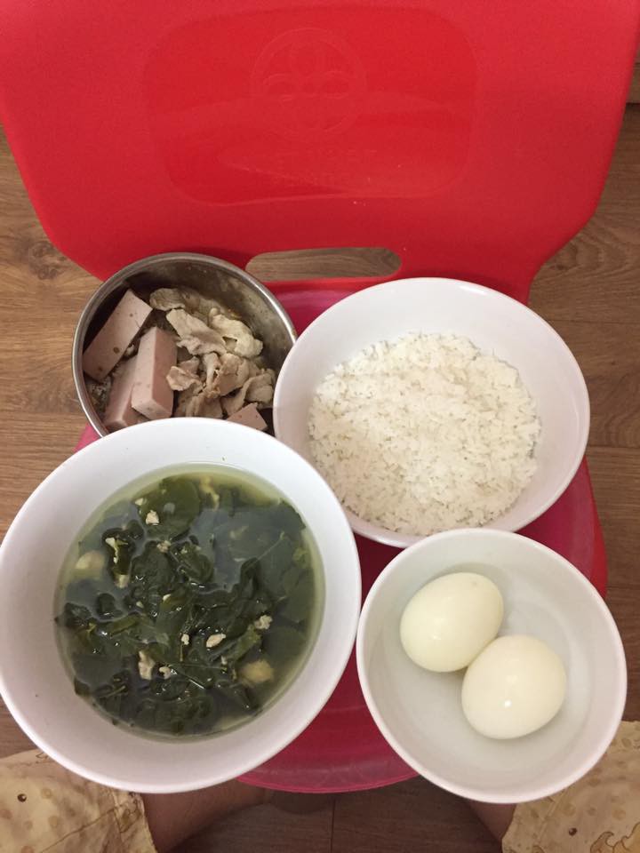 Đăng lên mạng chê cơm cữ mẹ chồng nấu không nuốt nổi, mẹ trẻ bị hội chị em xông vào mắng mỏ: Đừng có voi đòi tiên Đăng lên mạng chê cơm cữ mẹ chồng nấu không nuốt nổi, mẹ trẻ bị hội chị em xông vào mắng mỏ: Đừng có voi đòi tiên