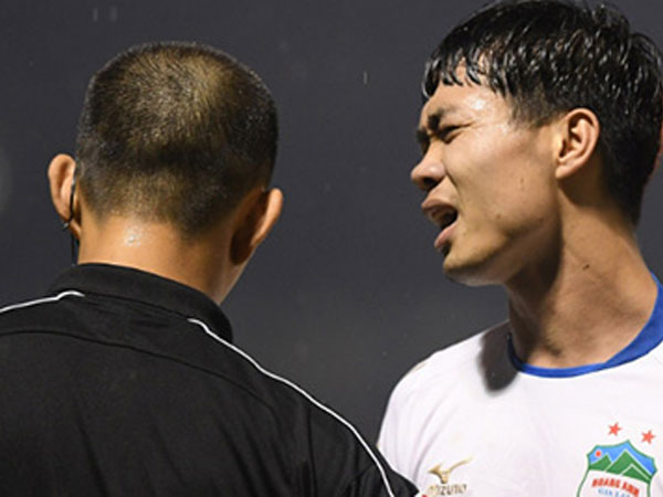 Công Phượng bị treo giò ở vòng 25 V.League Công Phượng bị treo giò ở vòng 25 V.League