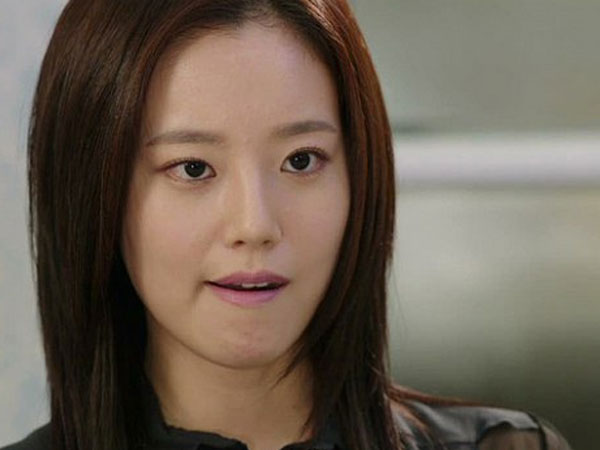 Tôi bị chồng tát bôm bốp vì lỡ miệng nhắc đến cuộc hôn nhân đổ vỡ của mẹ chồng