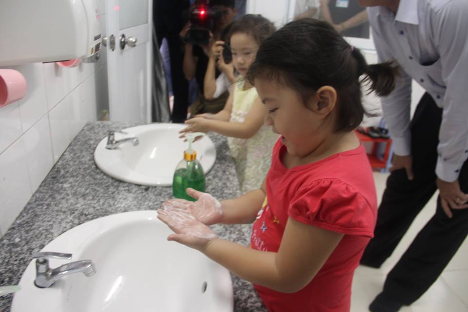 Các bệnh viện quay cuồng với dịch bệnh tay chân miệng