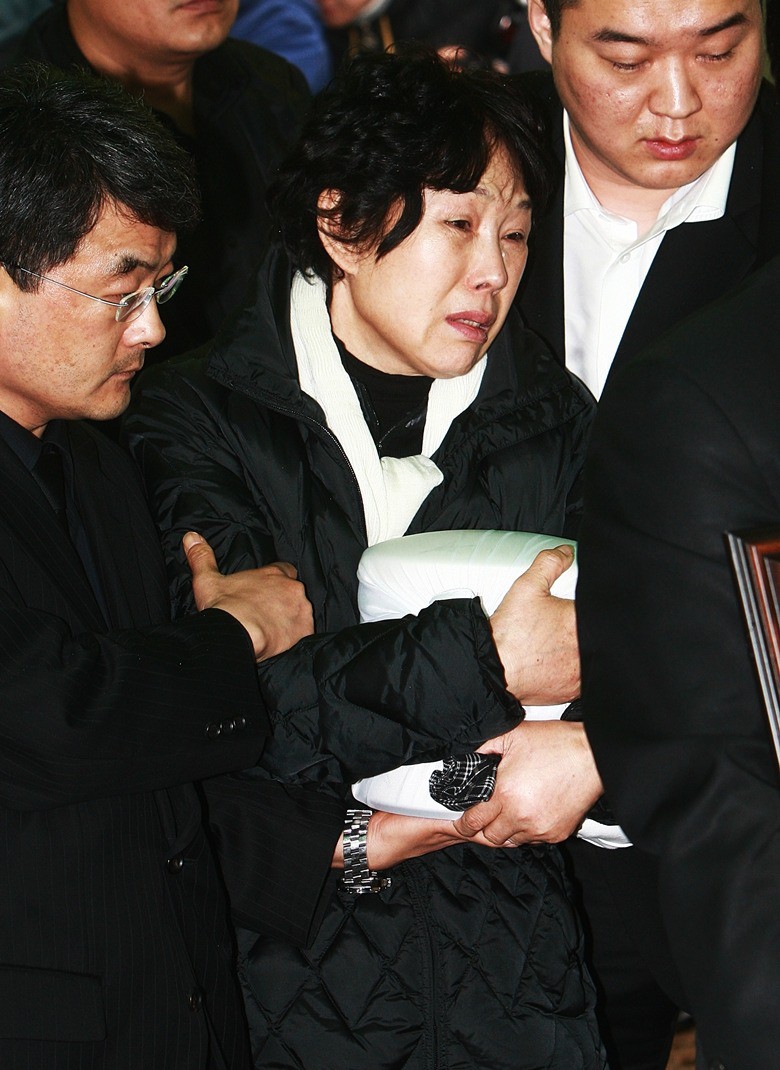 Choi Jin Sil: Kiếp hồng nhan lỡ chân bước vào cuộc hôn nhân bất hạnh, cuộc đời khép lại ở tuổi 40 để lại tấn bi kịch cho các con