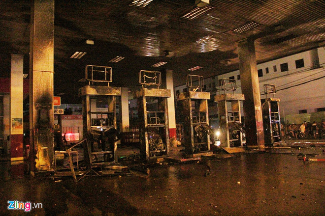Cháy cây xăng ở Sài Gòn, nhiều người tháo chạy