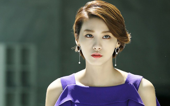 Đến nhà đồng nghiệp liên hoan, bất ngờ phát hiện quần đùi của chồng trong tủ quần áo và đòn cao tay của người vợ