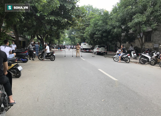 Cảnh sát dùng súng bắn tỉa vây bắt đối tượng cầm lựu đạn cố thủ trong nhà ở Nghệ An