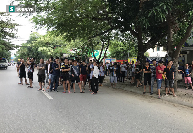 Cảnh sát dùng súng bắn tỉa vây bắt đối tượng cầm lựu đạn cố thủ trong nhà ở Nghệ An