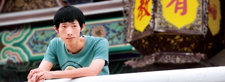 Bị dân mạng Việt Nam ném đá, hacker doạ xoá Facebook của Mark Zuckerberg phải phân trần bằng tiếng Việt