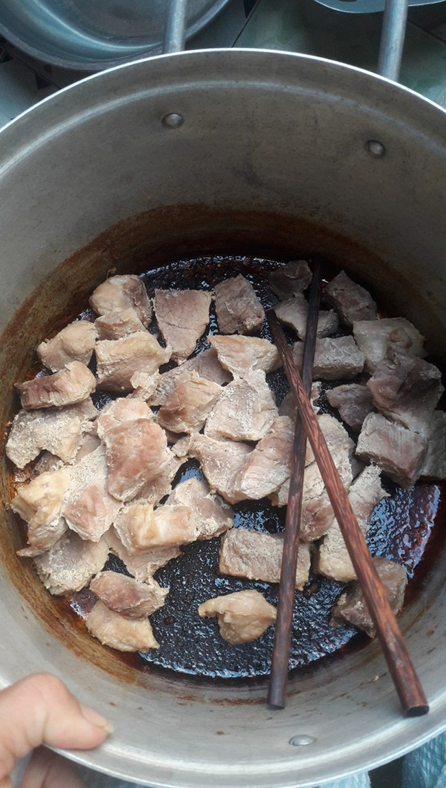 Khi team bỉm sữa khoe chiến tích não cá vàng sau sinh: Nhét điện thoại vào máy giặt, nấu cơm cháy 3-4 cái nồi