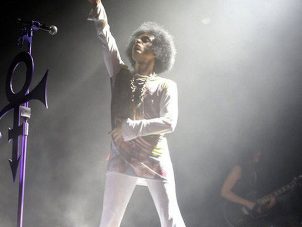 VinFast sẽ phải chi bao nhiêu tiền để mời một siêu sao quốc tế đến dự triển lãm xe hơi ở Paris vào ngày 2/10?