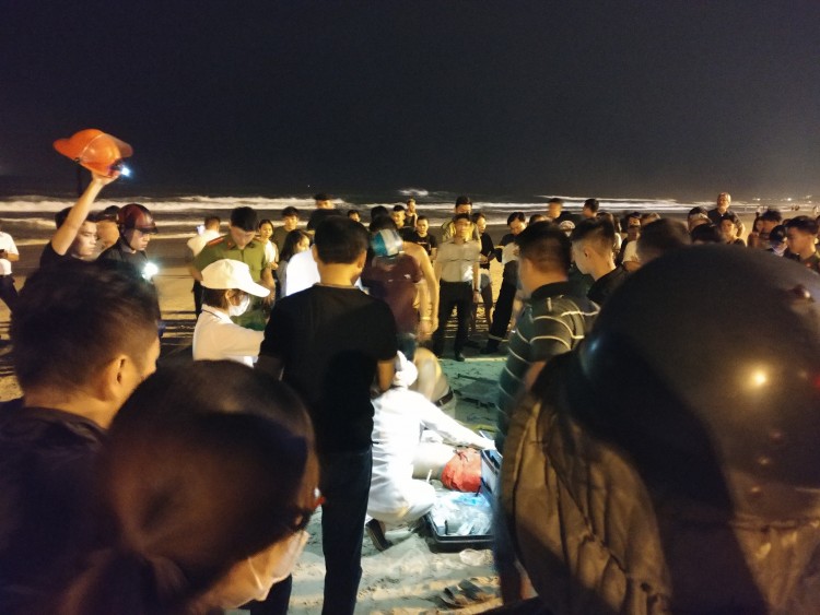 2 du khách Trung Quốc bị đuối nước ở biển Đà Nẵng