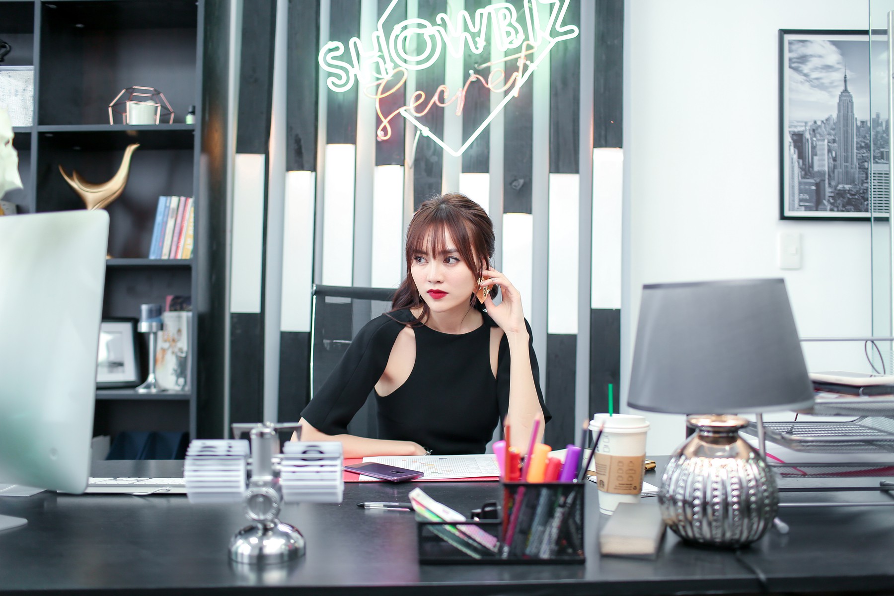 Ninh Dương Lan Ngọc và Thùy Anh tranh giành phi công trẻ trong poster Gái già lắm chiêu 2