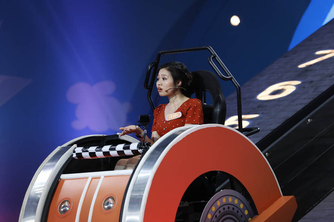 Nhanh như chớp nhí tập 9: Anh Tú khiến Trấn Thành hết hồn vì không có khả năng phân biệt giới tính của gà