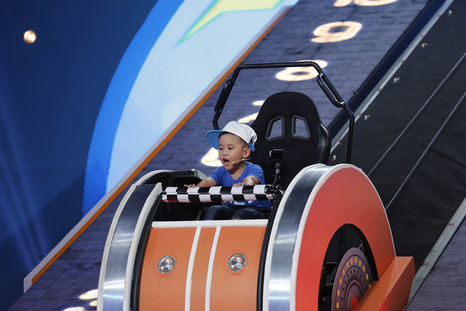 Nhanh như chớp nhí tập 9: Anh Tú khiến Trấn Thành hết hồn vì không có khả năng phân biệt giới tính của gà