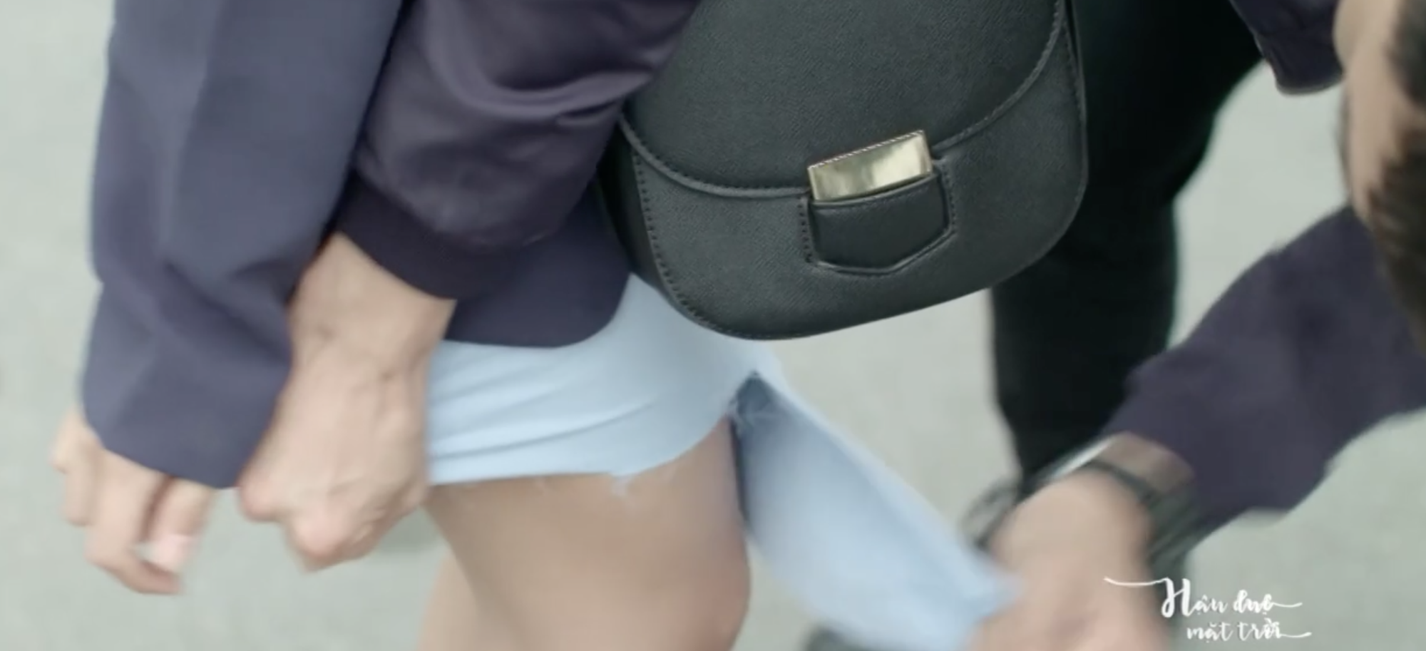 Hậu duệ mặt trời bản Việt tập 3-4: Song Luân xé váy Khả Ngân trong ngày hẹn hò đầu tiên Hậu duệ mặt trời bản Việt tập 3-4: Song Luân xé váy Khả Ngân trong ngày hẹn hò đầu tiên