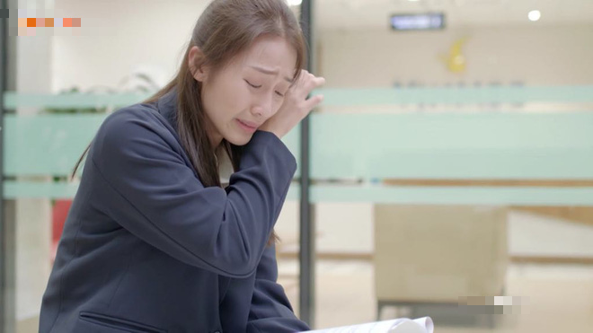 Hậu duệ mặt trời bản Việt tập 3-4: Song Luân xé váy Khả Ngân trong ngày hẹn hò đầu tiên Hậu duệ mặt trời bản Việt tập 3-4: Song Luân xé váy Khả Ngân trong ngày hẹn hò đầu tiên