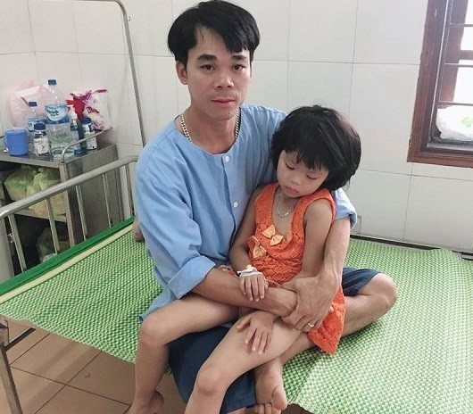 Ngồi học nuốt phải đầu bút chì, bé 6 tuổi toàn thân tím tái ngừng thở