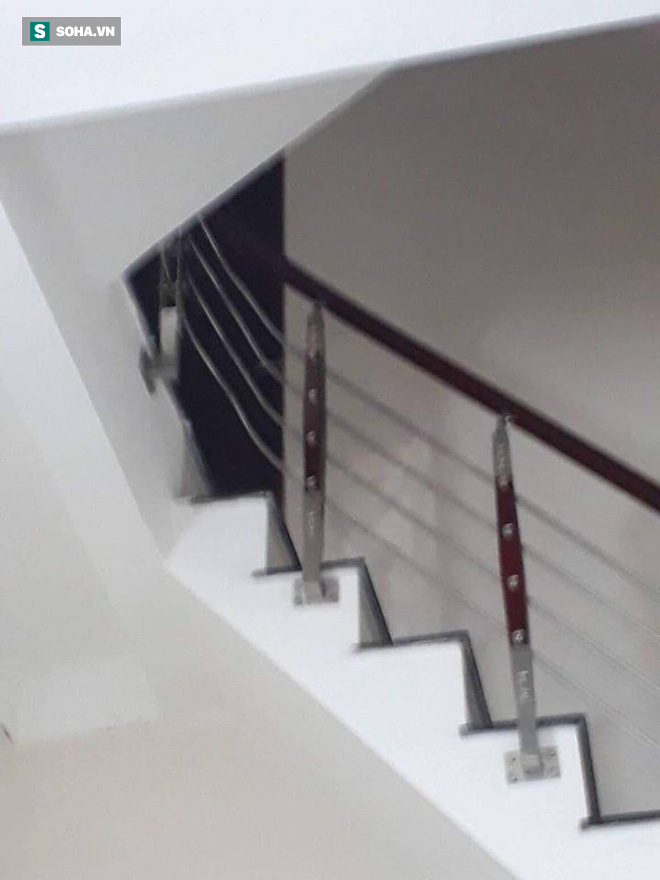 Cảnh sát dùng súng bắn tỉa vây bắt đối tượng cầm lựu đạn cố thủ trong nhà ở Nghệ An