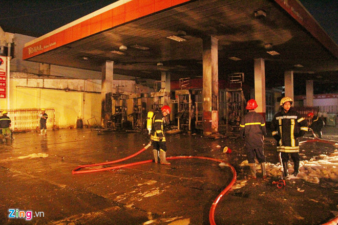 Cháy cây xăng ở Sài Gòn, nhiều người tháo chạy