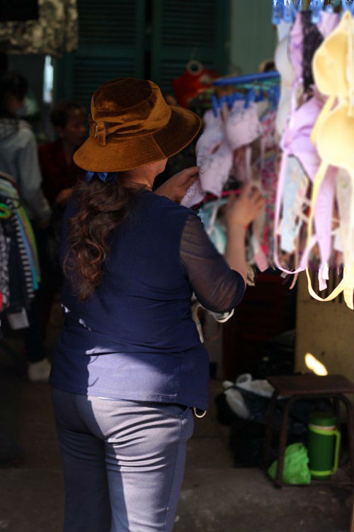 Nghe chuyện mẹ chồng thích mặc chung đồ lót với con dâu, hở ra cái nào là mượn tạm cái đó, hội chị em tư vấn cách trả đũa