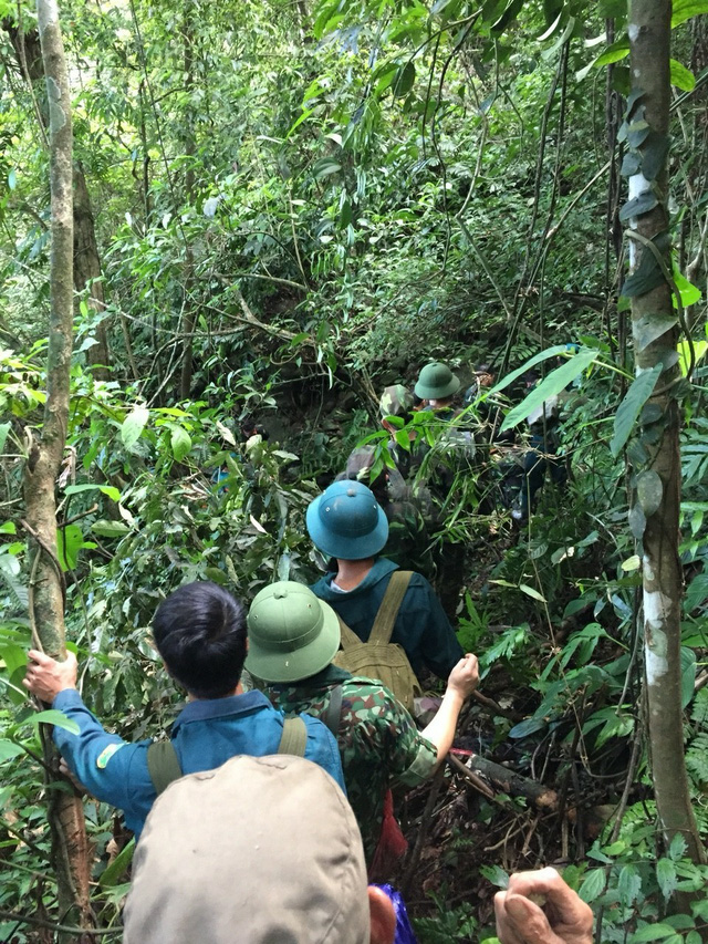 Chùm ảnh băng rừng, lội suối của đội tìm kiếm MIG 21 rơi ở Tam Đảo