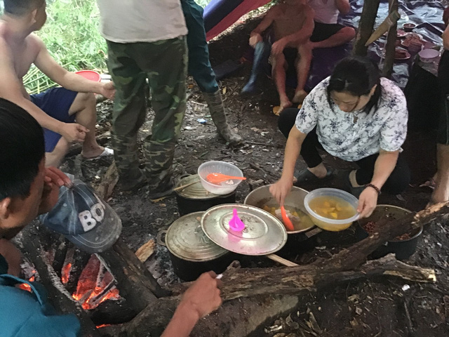 Chùm ảnh băng rừng, lội suối của đội tìm kiếm MIG 21 rơi ở Tam Đảo