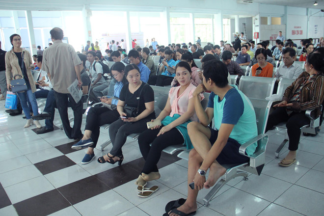 Hơn 57.000 chỗ được đặt mua trong giờ đầu Ga Sài Gòn bán vé Tết Kỷ Hợi