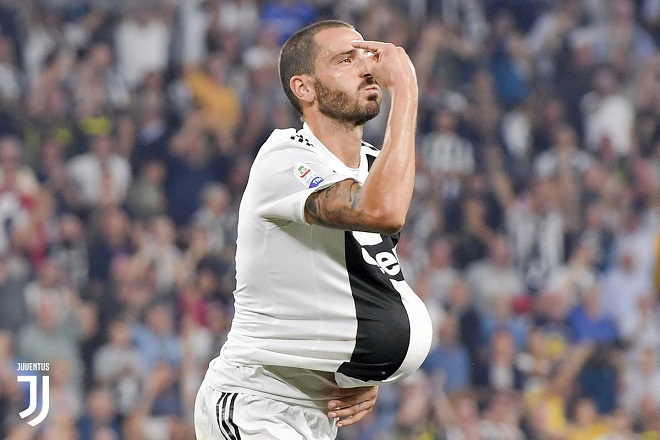 Không ghi bàn, Ronaldo vẫn khiến Messi phải ngước nhìn về điều này