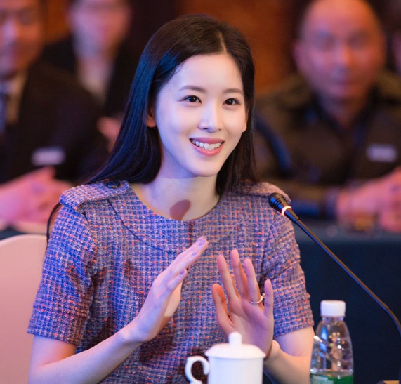 Hot girl trà sữa giờ ra sao sau bê bối tình dục của chồng tỷ phú?