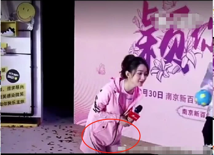 Bụng càng ngày càng to, Triệu Lệ Dĩnh cố tình mặc áo rộng thùng thình vẫn bị lộ?