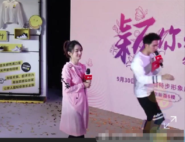 Bụng càng ngày càng to, Triệu Lệ Dĩnh cố tình mặc áo rộng thùng thình vẫn bị lộ?