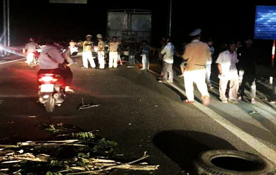 Tông vào đuôi xe tải, một nam thanh niên chết thảm