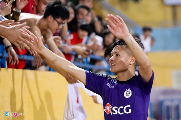 CLB Hà Nội dùng xe bus 2 tầng diễu hành cúp vô địch V.League 2018