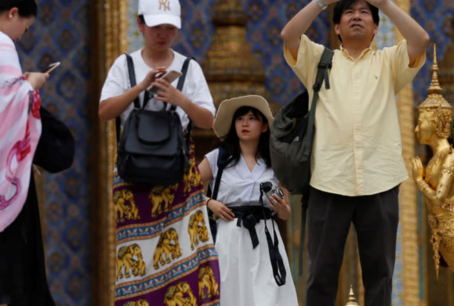 Nghỉ lễ dài ngày, 7 triệu du khách TQ đổ xô đến Nhật, Hàn mua sắm