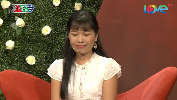 BMHH: Cô gái bị ném đá vì tiêu chuẩn quá cao, bắt chàng trai phải đổi giọng nói để người thân có thể nghe hiểu