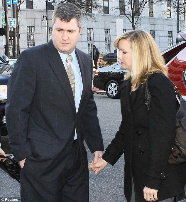 Cái chết bí ẩn của cô gái trẻ trong chuyến trăng mật và bản án giết người dành cho ông chồng gây tranh cãi suốt 10 năm