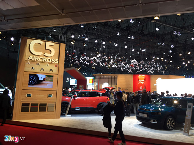 Beckham, hoa hậu Tiểu Vy đến ra mắt xe VinFast