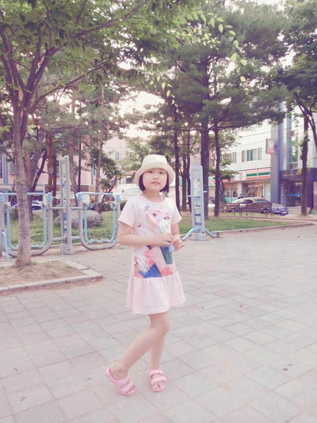 Chỉ sau một lần đau chân dữ dội, bé gái Hà Nội chưa từng biết đến bệnh viện đã được phát hiện mắc bệnh máu trắng