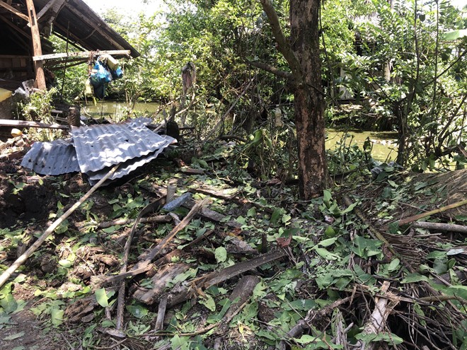 Hàng xóm kể lại giây phút đầu đạn nổ khiến 3 người tử vong ở Cà Mau Hàng xóm kể lại giây phút đầu đạn nổ khiến 3 người tử vong ở Cà Mau