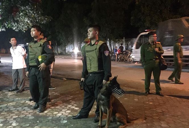 14 giờ đấu trí với 3 kẻ mang lựu đạn tử thủ trong nhà khóa trái