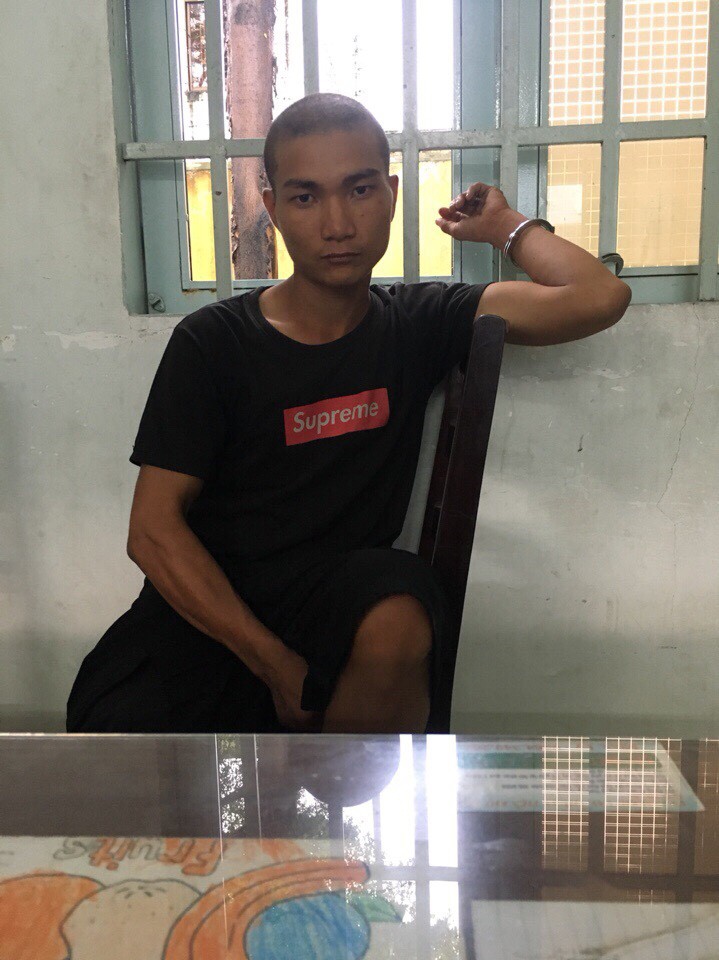 Vụ hàng loạt cô gái bị cướp ở Sài Gòn: Kẻ cướp ra điều kiện cho hôn 1 cái sẽ trả lại ĐTDĐ