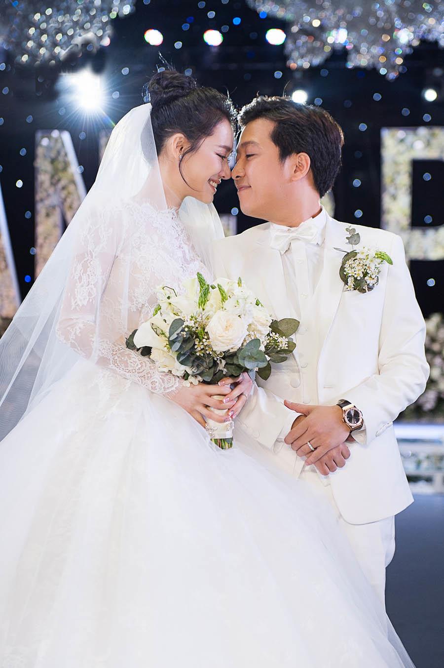 Trường Giang đăng lời cảm ơn sau khi lấy vợ, Nam Em lẳng lặng nhấn nút Like