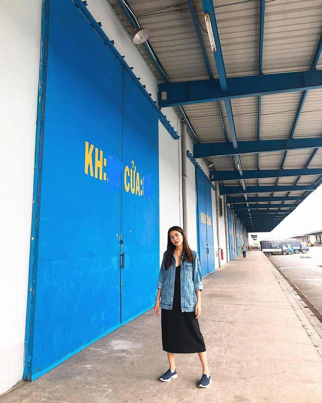 Ngắm Hà Tăng diện blazer và denim jacket, hóa ra lại học được bao chiêu hack tuổi với hai mẫu áo khoác này