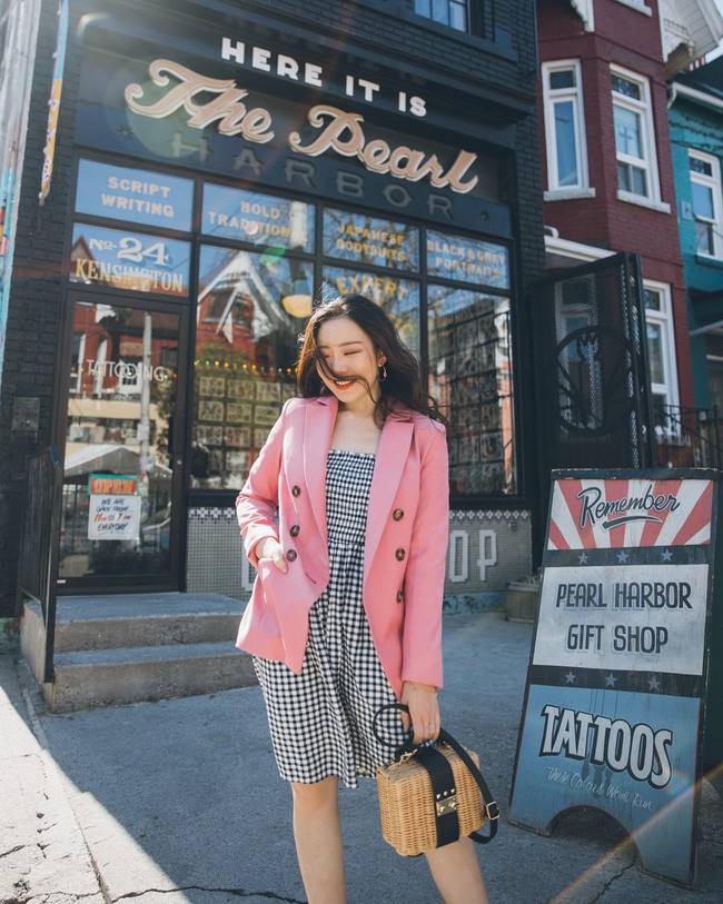 Ngắm Hà Tăng diện blazer và denim jacket, hóa ra lại học được bao chiêu hack tuổi với hai mẫu áo khoác này Ngắm Hà Tăng diện blazer và denim jacket, hóa ra lại học được bao chiêu hack tuổi với hai mẫu áo khoác này