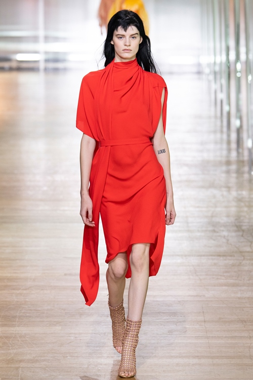 Loạt thiết kế đậm chất công sở khó bỏ qua tại Paris Fashion Week