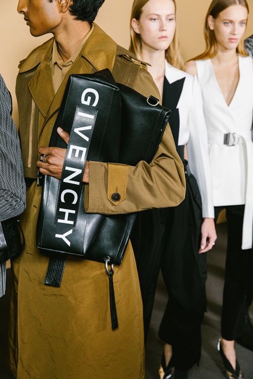 Loạt thiết kế đậm chất công sở khó bỏ qua tại Paris Fashion Week