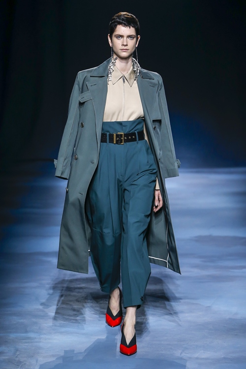 Loạt thiết kế đậm chất công sở khó bỏ qua tại Paris Fashion Week