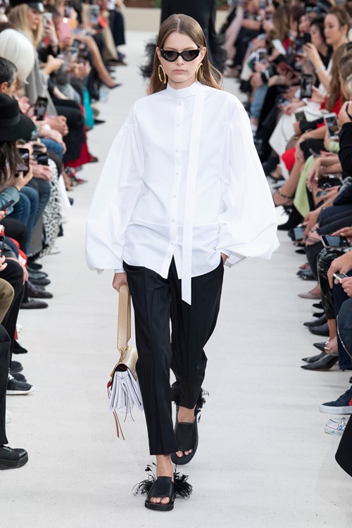 Loạt thiết kế đậm chất công sở khó bỏ qua tại Paris Fashion Week